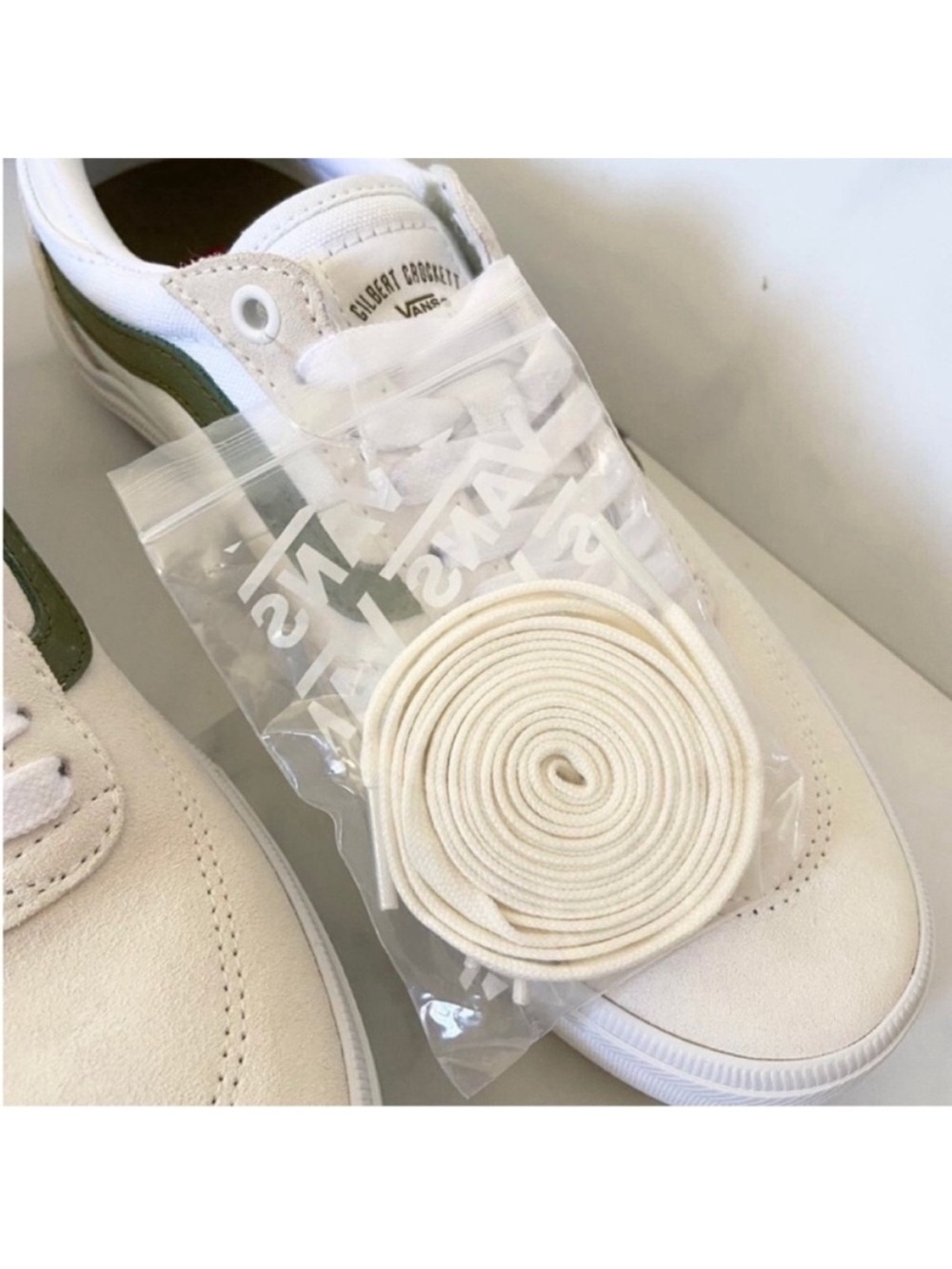 Vans Gilbert Crockett Shoe
True White / Green Women 9.0 US
Mens 7.5 US - Picture 11 of 13